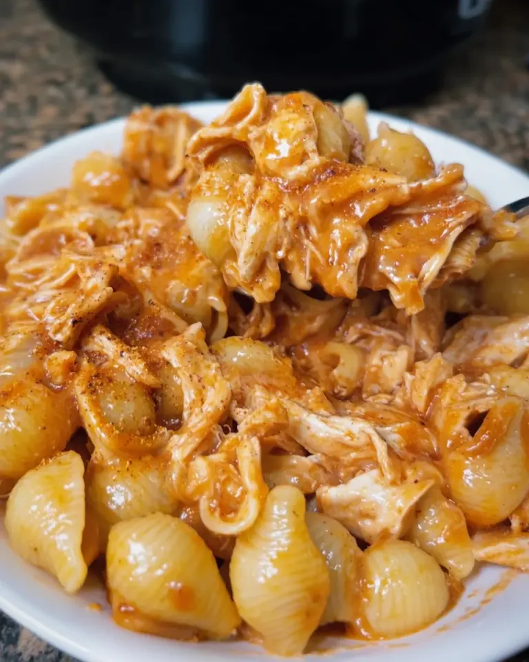 Crockpot BBQ Chicken Mac & Cheese